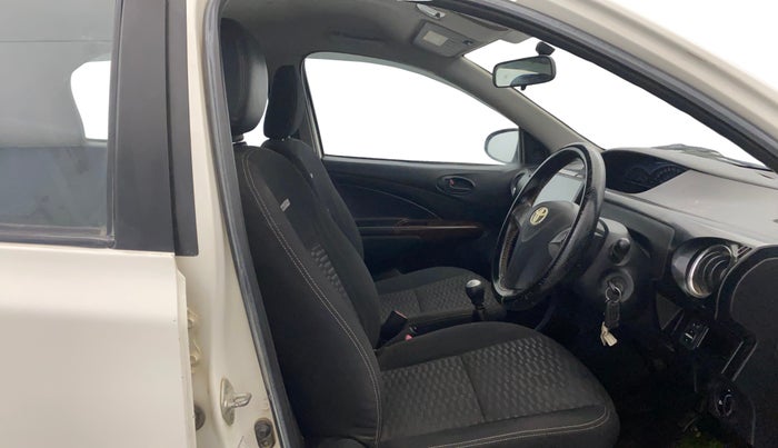 2015 Toyota Etios CROSS 1.2 G, Petrol, Manual, 1,16,991 km, Right Side Front Door Cabin