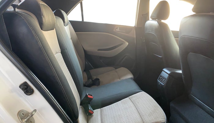 2017 Hyundai Elite i20 SPORTZ 1.2, Petrol, Manual, 49,954 km, Right Side Rear Door Cabin