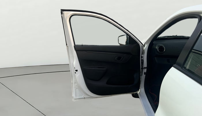 2024 Renault Kwid RXT 1.0 AMT, Petrol, Automatic, 18,999 km, LHS Front Door