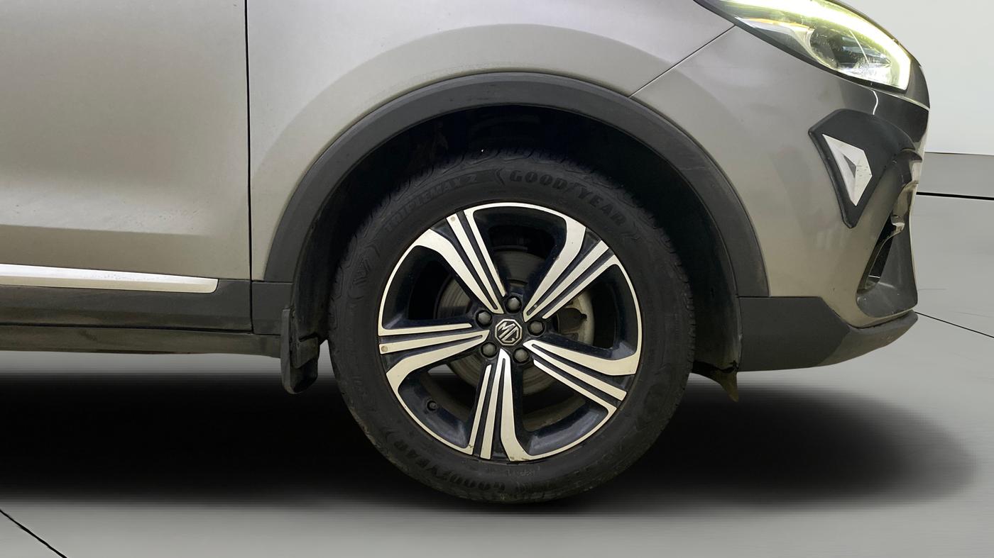 2023 MG ASTOR SHARP 1.5 CVT, Petrol, Automatic, 10,596 km, Right Front Wheel