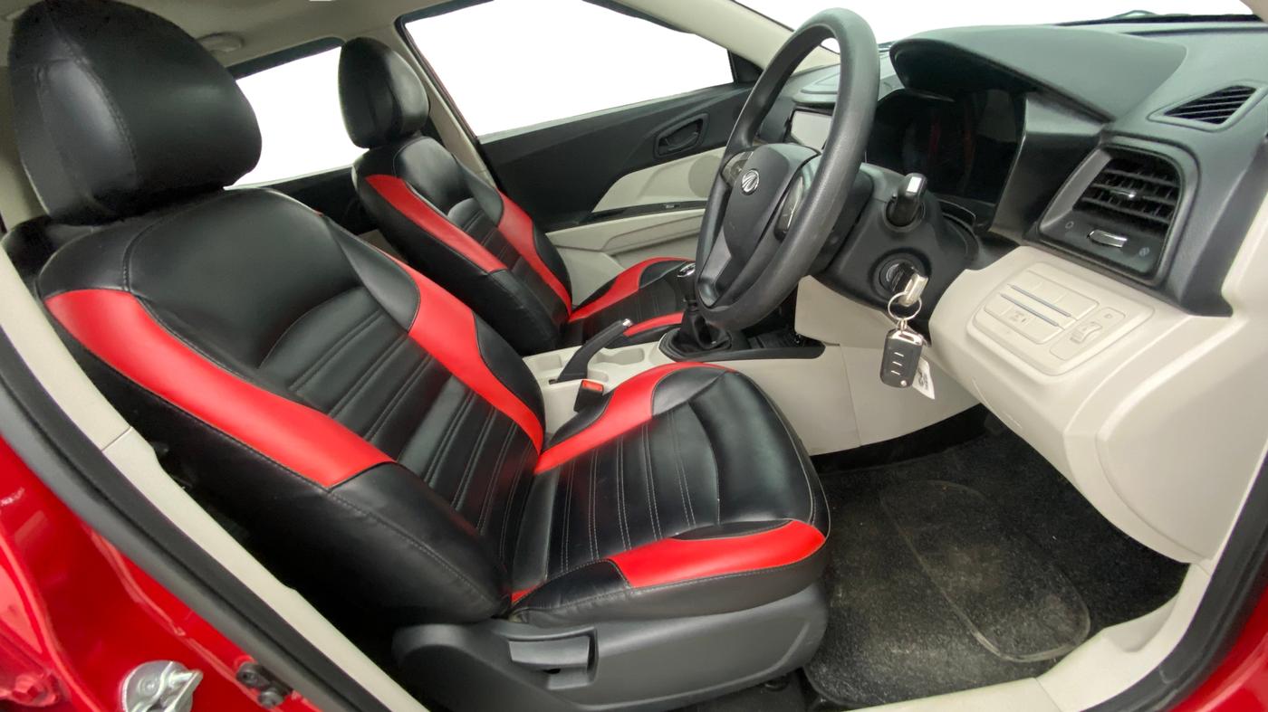 2022 Mahindra XUV300 W6 1.5 Diesel, Diesel, Manual, 50,637 km, Right Side Front Door Cabin
