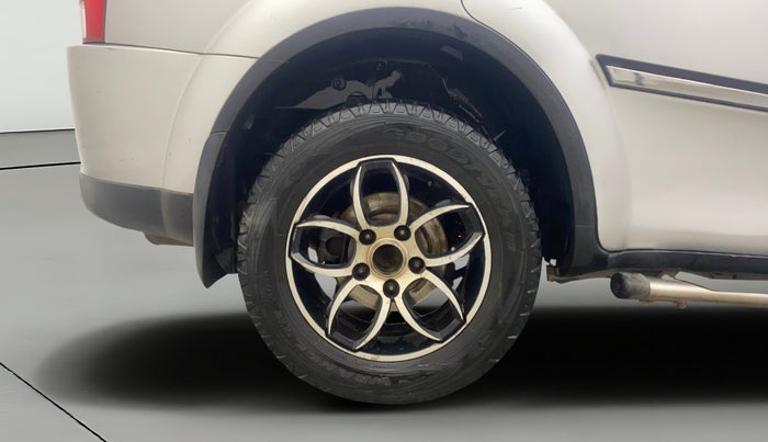 2015 Mahindra XUV500 W6, Diesel, Manual, 1,33,678 km, Right Rear Wheel