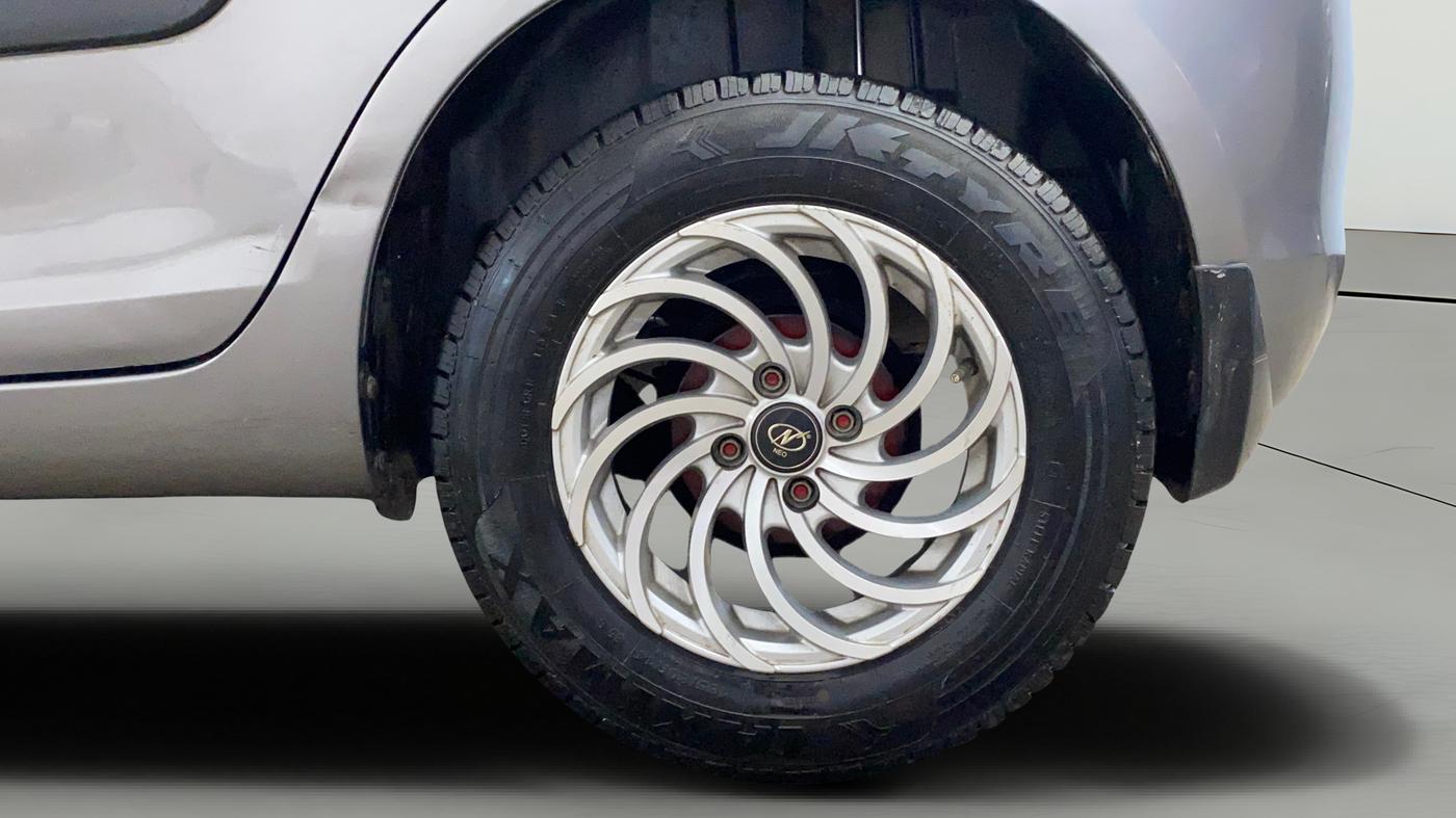 2014 Maruti Swift VXI, Petrol, Manual, 41,971 km, Left Rear Wheel