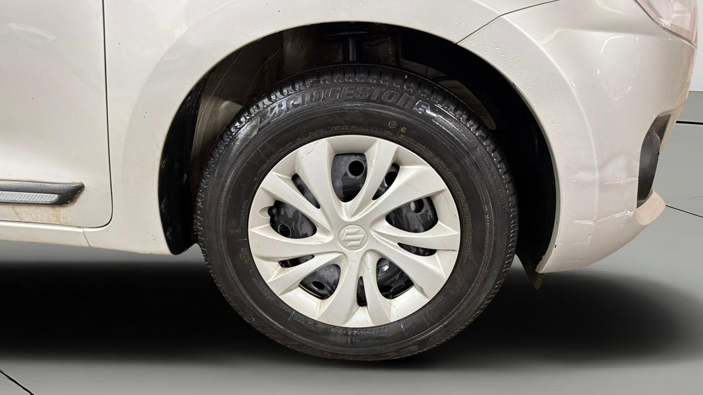 2020 Maruti Swift VXI, Petrol, Manual, 30,411 km, Right Front Wheel