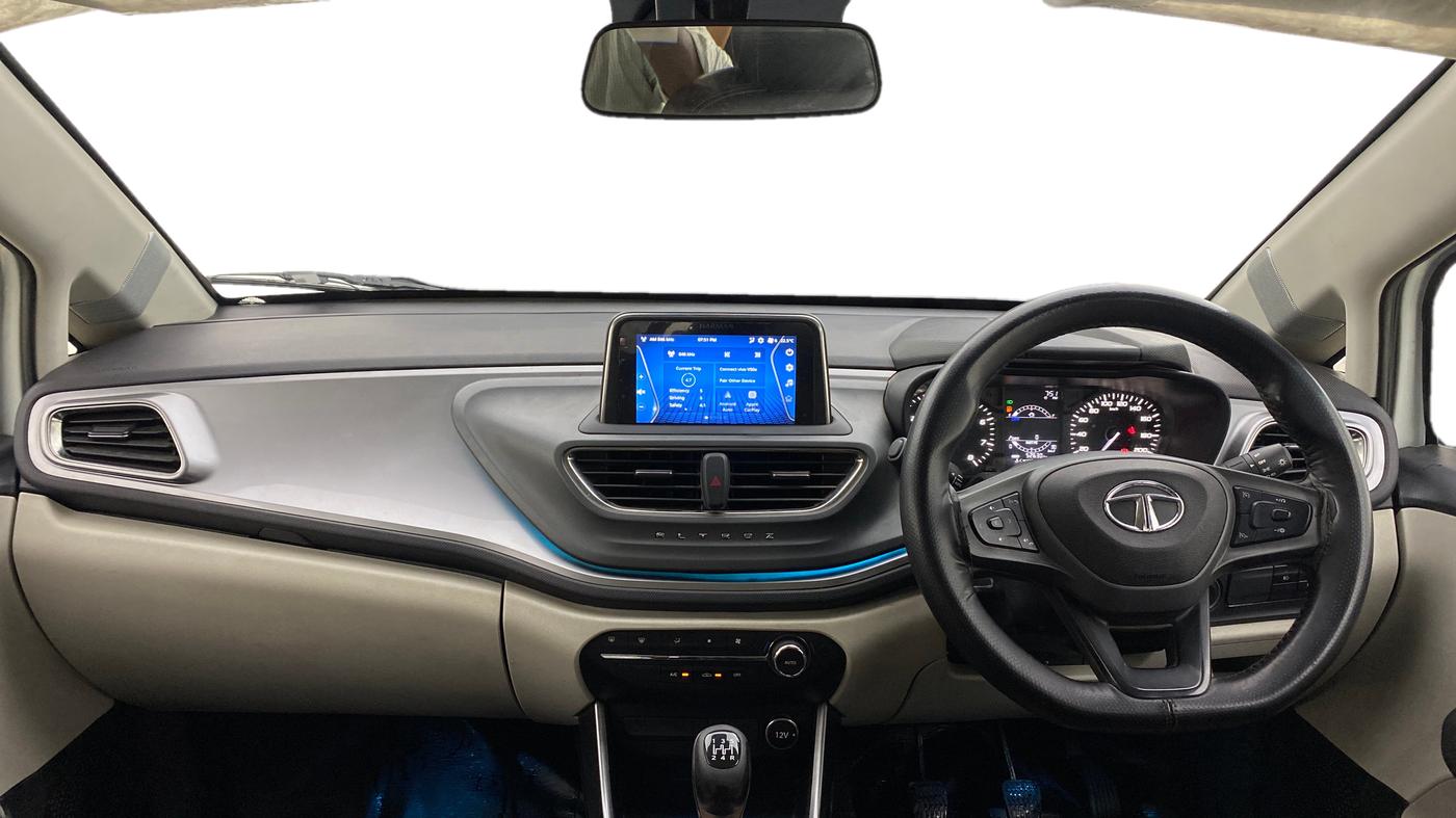 2023 Tata ALTROZ XZ (O) PETROL, Petrol, Manual, 52,627 km, Dashboard