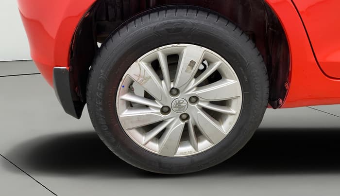 2016 Maruti Swift ZXI, Petrol, Manual, 1,01,363 km, Right Rear Wheel