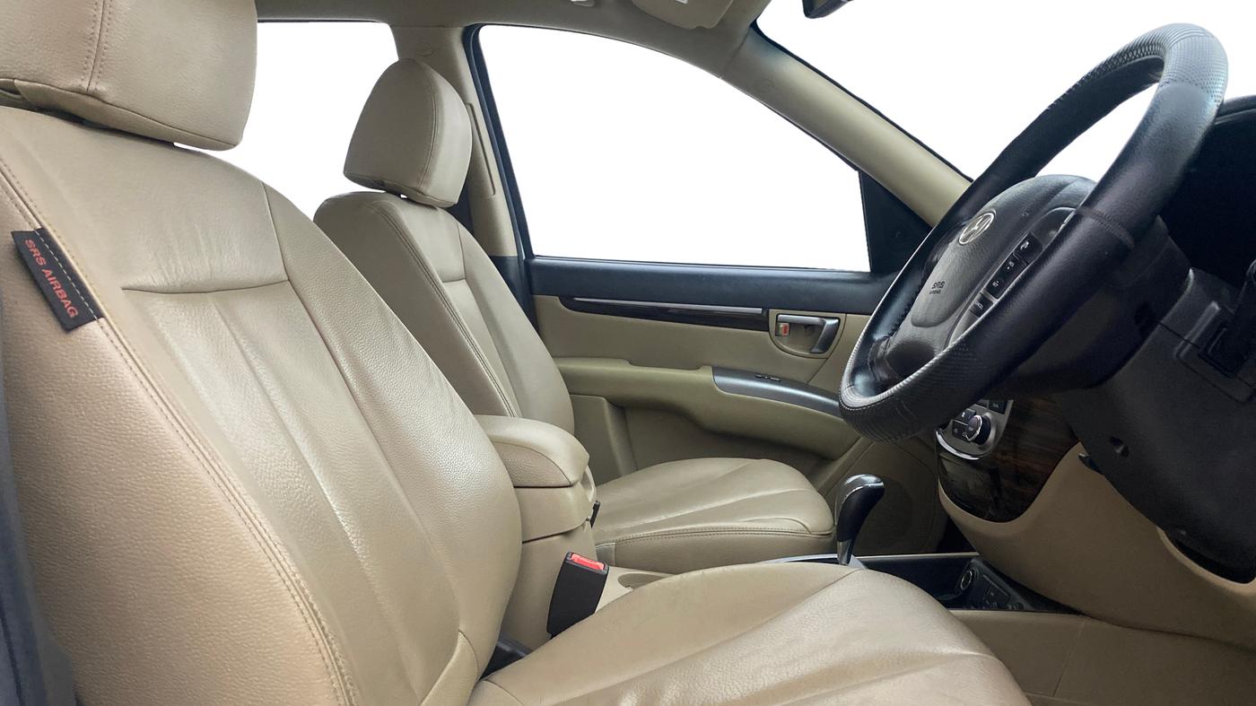 2013 Hyundai Santa Fe 4 WD AT, Diesel, Automatic, 1,22,204 km, Right Side Front Door Cabin