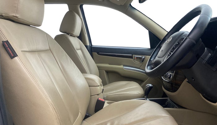 2013 Hyundai Santa Fe 4 WD AT, Diesel, Automatic, 1,22,204 km, Right Side Front Door Cabin