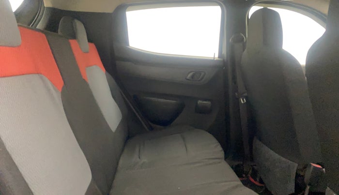 2017 Renault Kwid RXT 1.0 AMT, Petrol, Automatic, 1,05,200 km, Right Side Rear Door Cabin