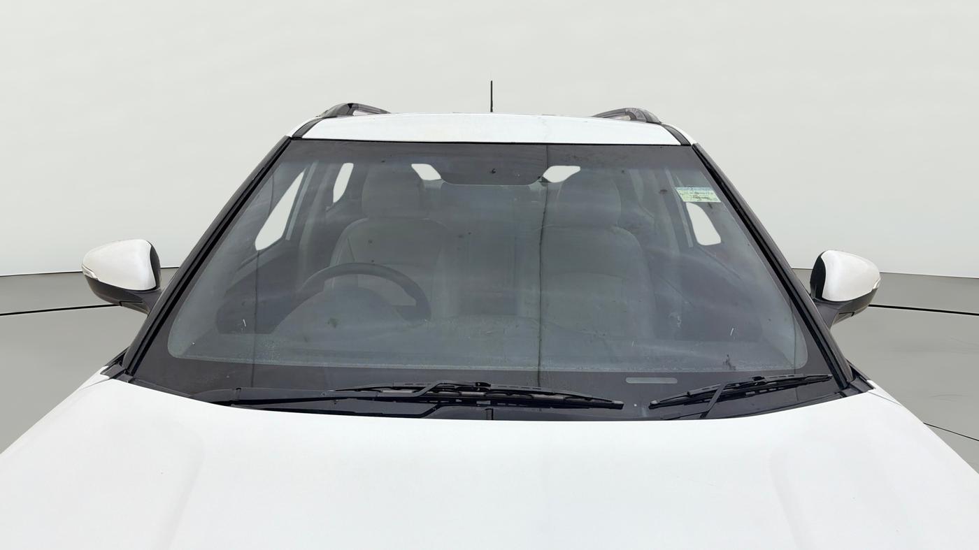 2024 Mahindra XUV300 W8 (O) 1.5 DIESEL, Diesel, Manual, 23,542 km, Front Windshield
