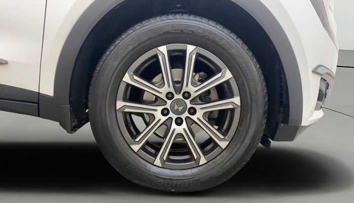 2023 Mahindra XUV700 AX 7 D AT AWD 7 STR, Diesel, Automatic, 94,253 km, Right Front Wheel