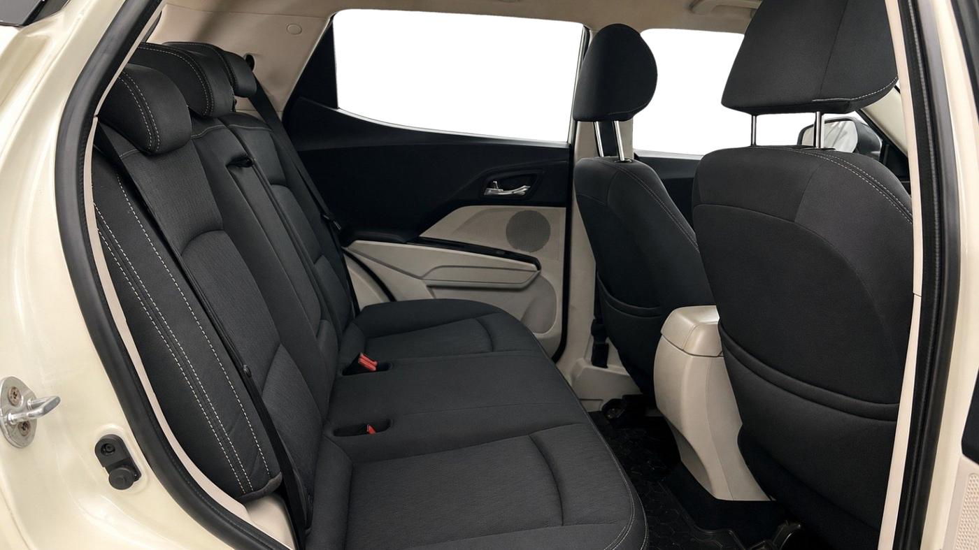 2019 Mahindra XUV300 W8 1.5 DIESEL AMT, Diesel, Automatic, 70,236 km, Right Side Rear Door Cabin