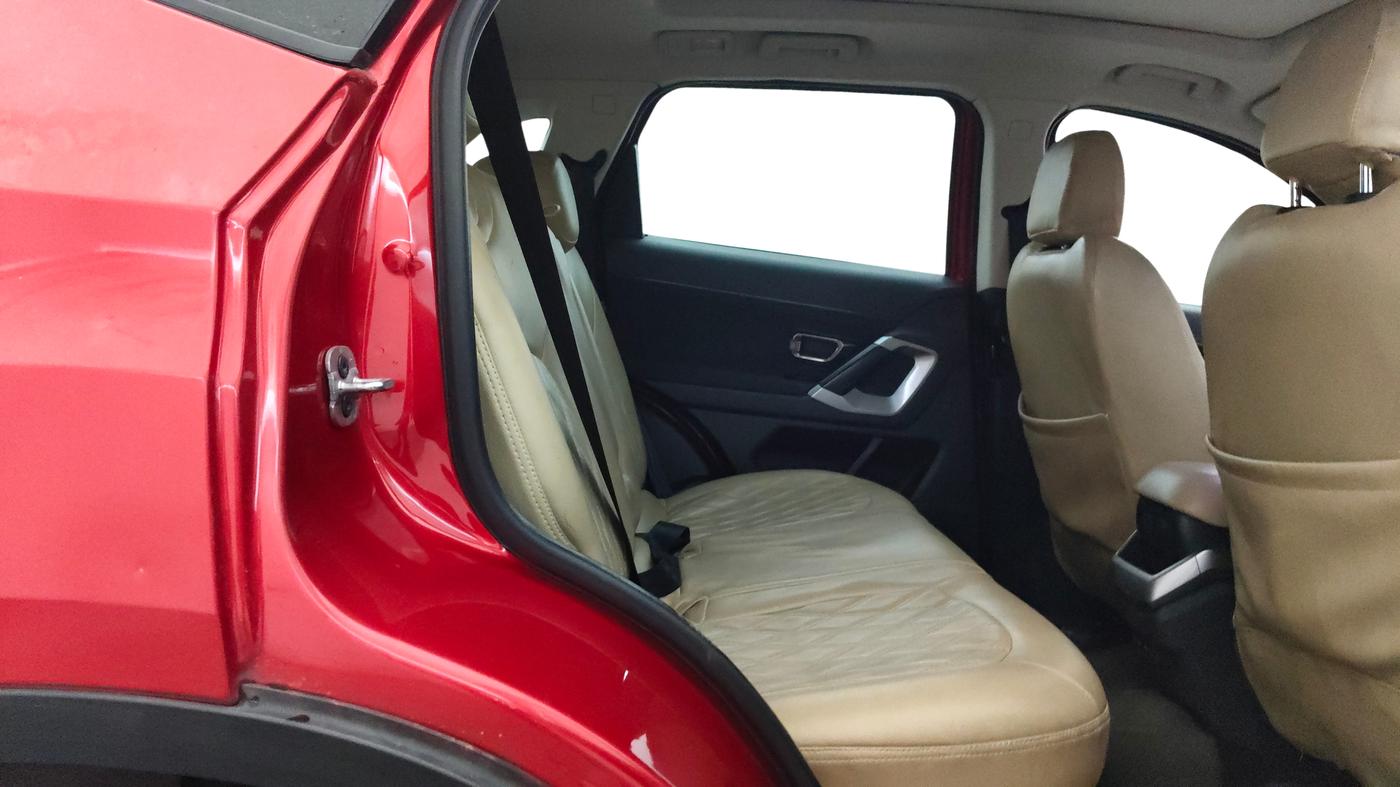 2022 Tata Harrier XT PLUS 2.0L KRYOTEC, Diesel, Manual, 42,219 km, Right Side Rear Door Cabin