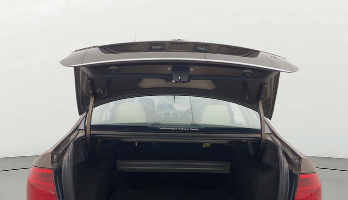 2015 Volkswagen Vento HIGHLINE 1.6 MPI, Petrol, Manual, 47,507 km, Boot Door Open