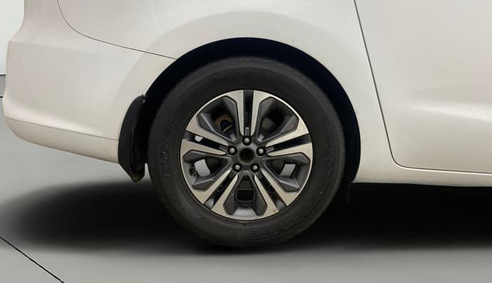 2020 KIA CARNIVAL PRESTIGE 2.2 7 STR, Diesel, Automatic, 1,21,694 km, Right Rear Wheel