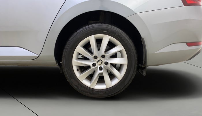 2016 Skoda Superb L&K 1.8 TSI AT, Petrol, Automatic, 51,905 km, Left Rear Wheel