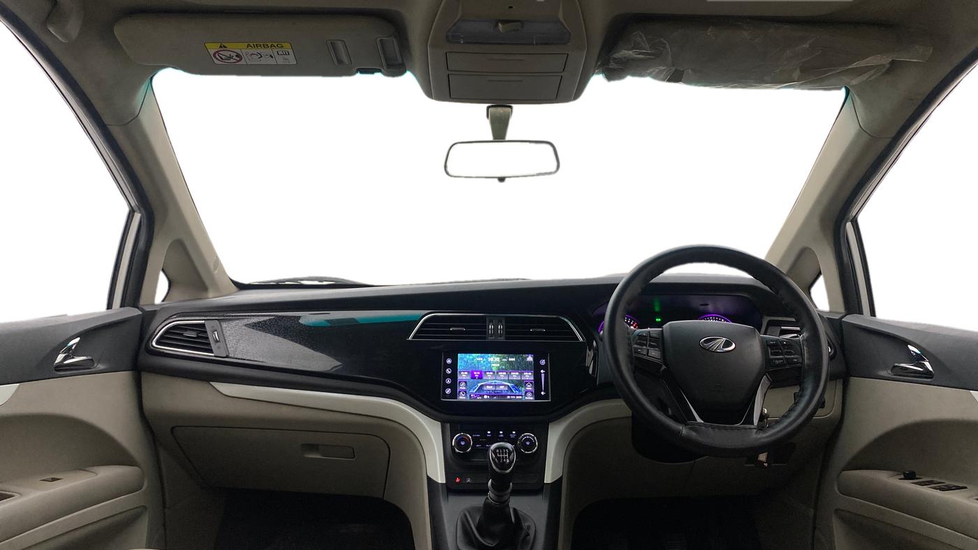 2018 Mahindra MARAZZO M8 7 STR, Diesel, Manual, 1,16,231 km, Dashboard