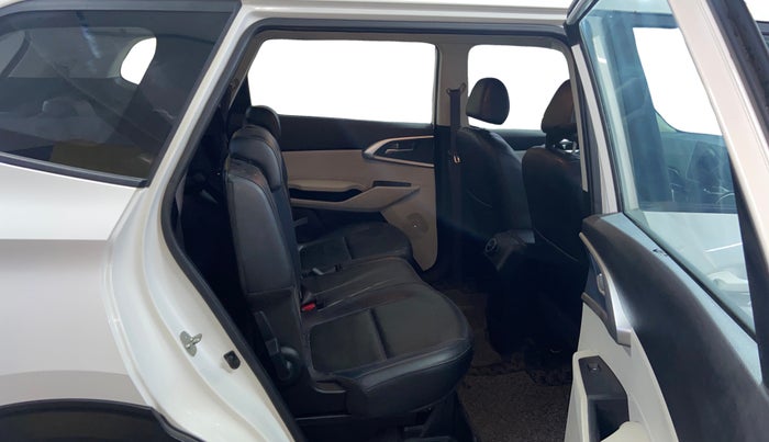 2023 KIA CARENS  PREMIUM 1.5 TURBO PETROL IMT 7 STR, Petrol, Manual, 45,765 km, Right Side Rear Door Cabin