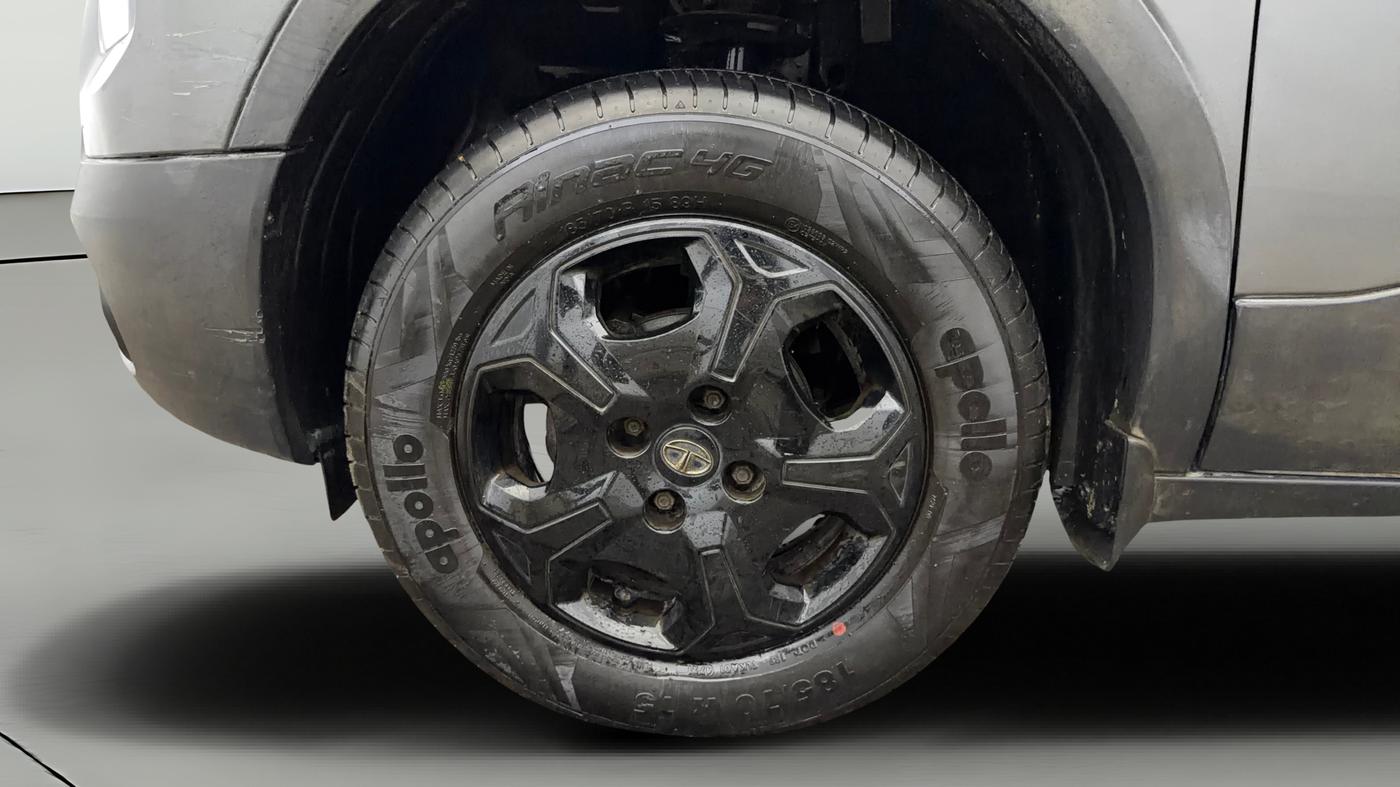 2021 Tata PUNCH ACCOMPLISHED AMT, Petrol, Automatic, 46,898 km, Left Front Wheel