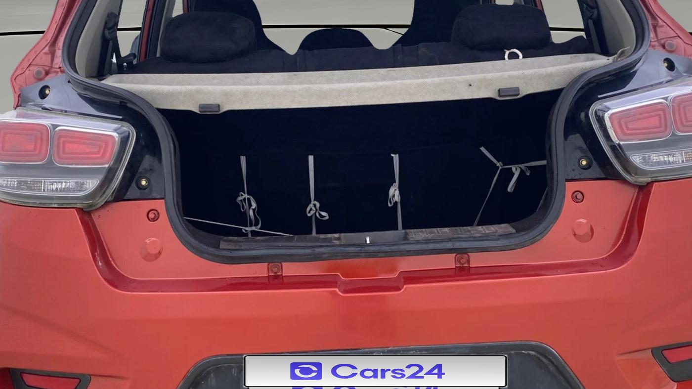 2018 Mahindra KUV 100 NXT K8 D 6 STR DUAL TONE, Diesel, Manual, 1,47,771 km, Boot Open Zoomed View
