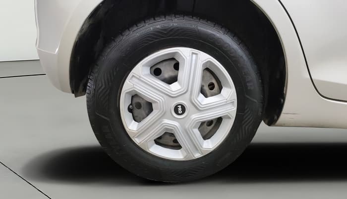 2013 Maruti Swift VXI, Petrol, Manual, 21,231 km, Right Rear Wheel