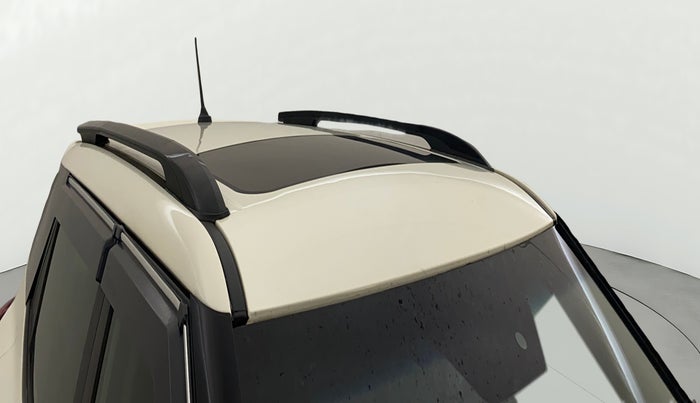 2022 Mahindra XUV300 W8 (O) 1.5 DIESEL, Diesel, Manual, 78,278 km, Roof