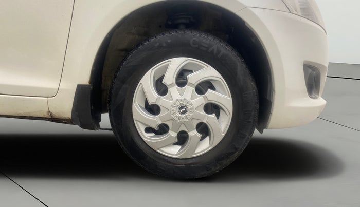 2013 Maruti Swift VDI, Diesel, Manual, 88,028 km, Right Front Wheel