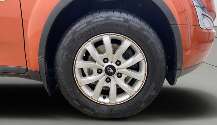 2016 Mahindra XUV500 W10 AWD AT, Diesel, Automatic, 73,395 km, Right Front Wheel