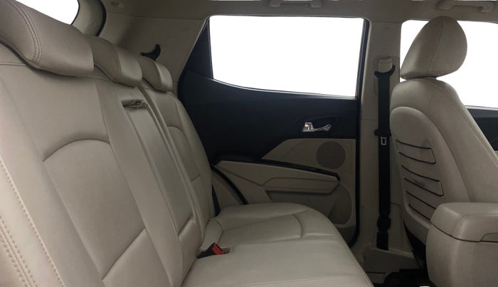 2021 Mahindra XUV300 W8 (O) 1.5 DIESEL, Diesel, Manual, 65,046 km, Right Side Rear Door Cabin