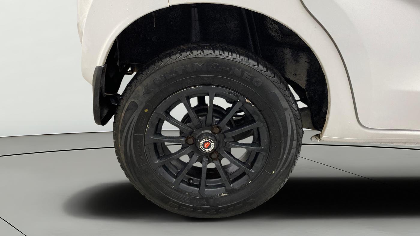 2017 Datsun Redi Go T(O) 1.0, Petrol, Manual, 67,900 km, Right Rear Wheel