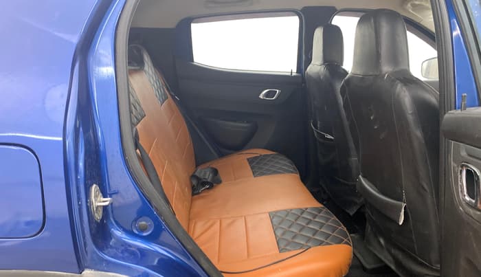 2022 Renault Kwid CLIMBER 1.0 AMT (O), Petrol, Automatic, 25,816 km, Right Side Rear Door Cabin