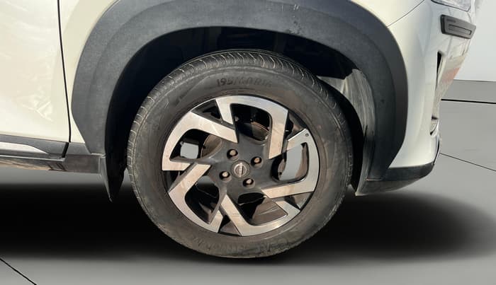 2022 Nissan MAGNITE XV PREMIUM TURBO (O) CVT DUAL TONE, Petrol, Automatic, 28,245 km, Right Front Wheel