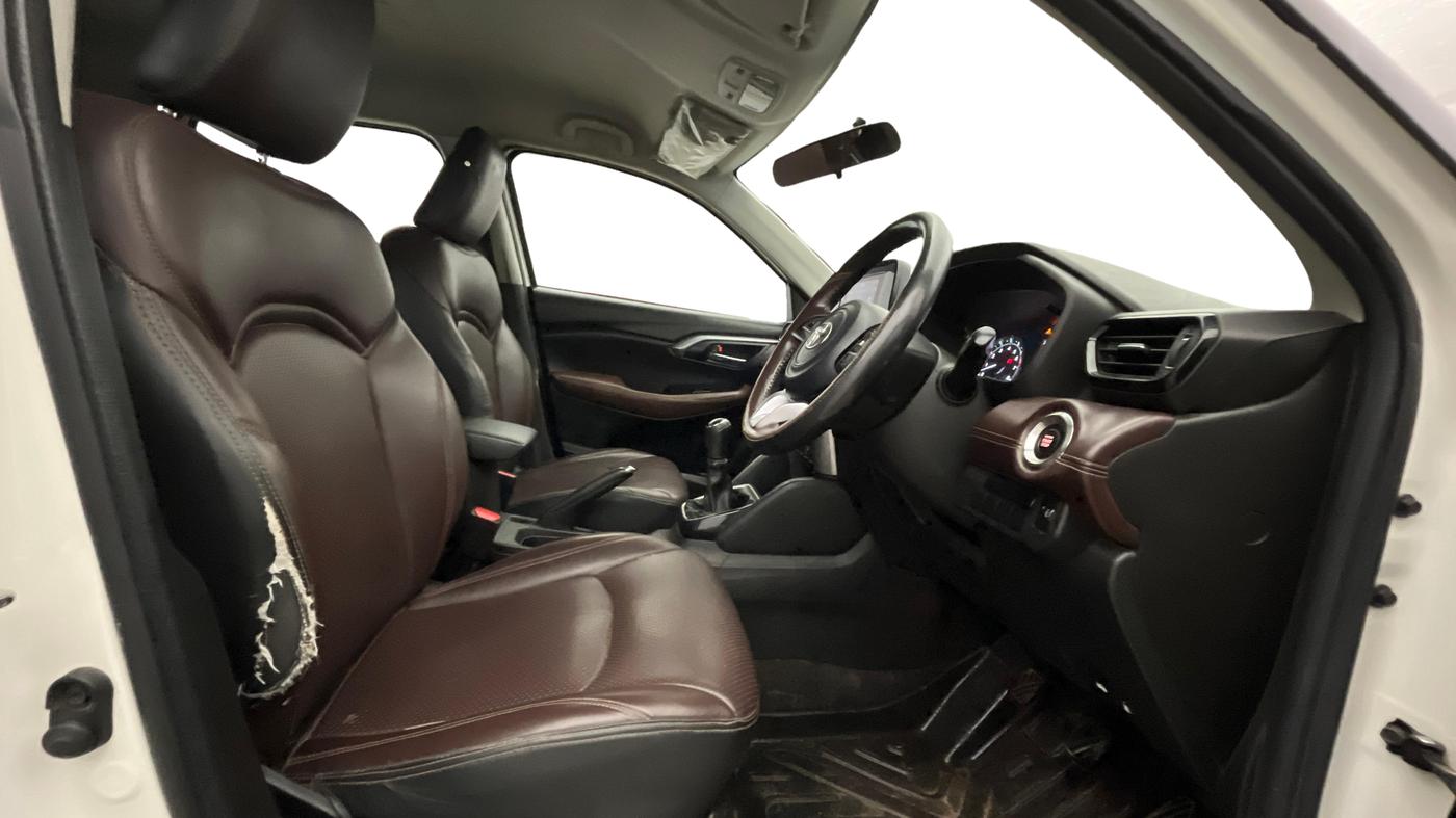 2023 Toyota URBAN CRUISER HYRYDER S NEO DRIVE  E-CNG, CNG, Manual, 96,591 km, Right Side Front Door Cabin