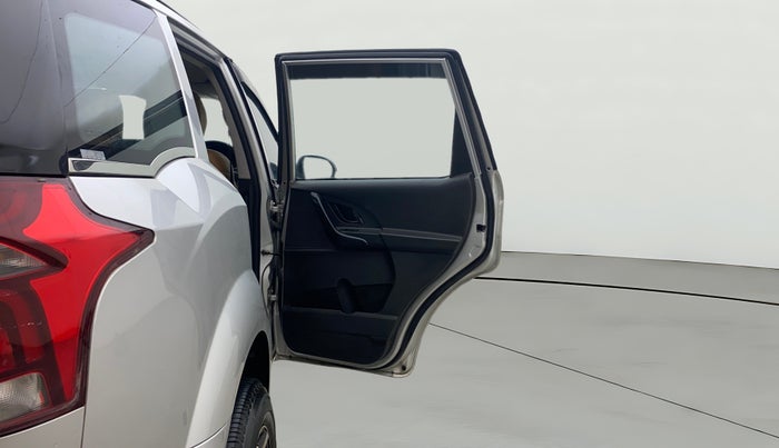 2019 Mahindra XUV500 W5, Diesel, Manual, 39,904 km, RHS Rear Door