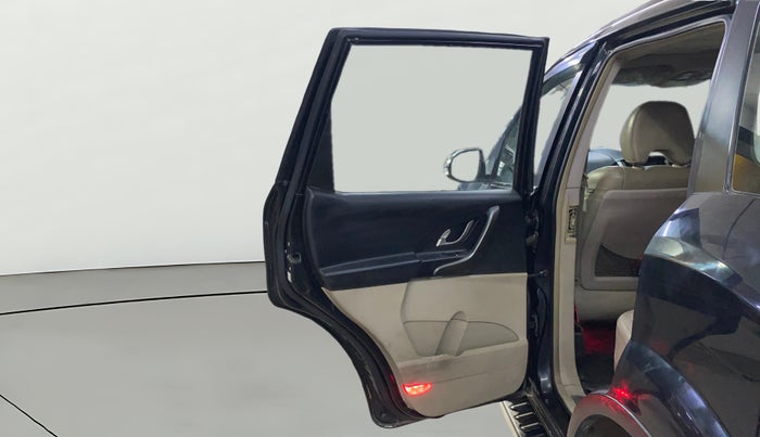 2017 Mahindra XUV500 W10 AT, Diesel, Automatic, 93,439 km, LHS Rear Door