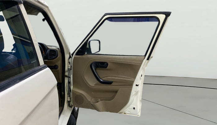 2018 Mahindra TUV300 T6 PLUS, Diesel, Manual, 57,016 km, RHS Front Door