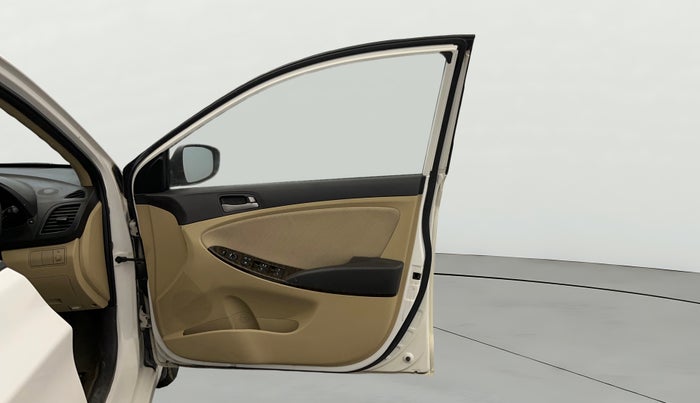 2016 Hyundai Verna 1.6 VTVT SX, Petrol, Manual, 70,675 km, RHS Front Door