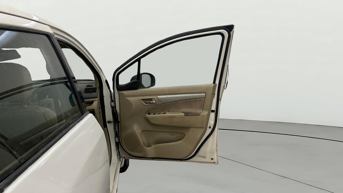 2013 Maruti Ertiga VXI CNG, CNG, Manual, 1,19,674 km, RHS Front Door