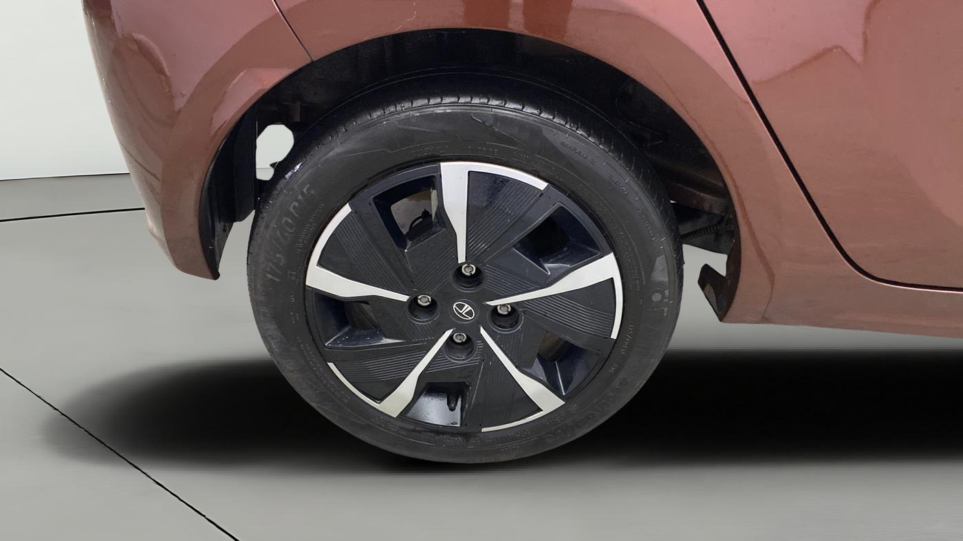 2025 Tata Tiago XZA, Petrol, Automatic, 13,183 km, Right Rear Wheel