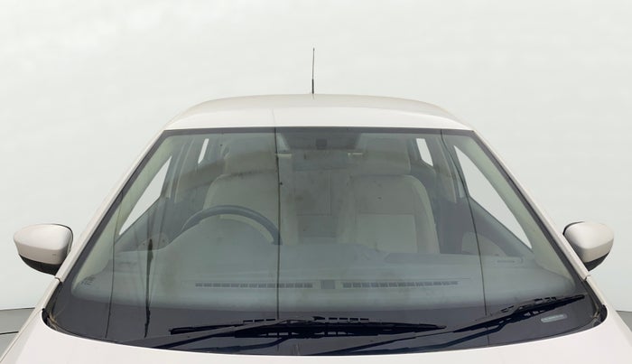 2013 Volkswagen Vento HIGHLINE 1.6 MPI, Petrol, Manual, 1,25,412 km, Front Windshield