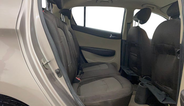 2013 Hyundai i20 SPORTZ 1.2, Petrol, Manual, 38,323 km, Right Side Rear Door Cabin