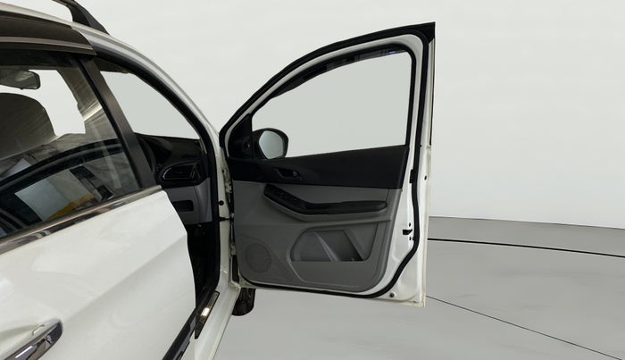 2024 Tata Tiago XT (O) PETROL, Petrol, Manual, 5,545 km, RHS Front Door