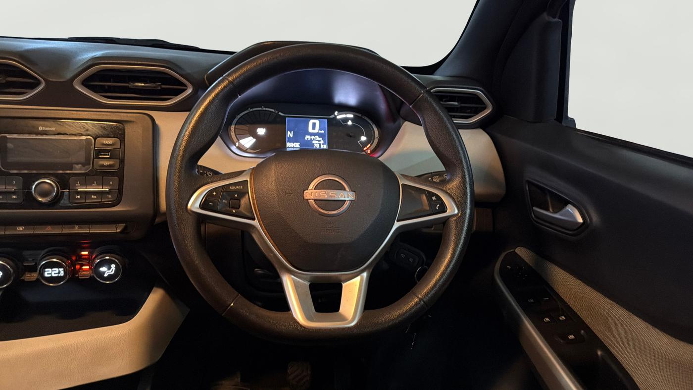2024 Nissan MAGNITE XL AMT EZ Shift, Petrol, Automatic, 25,432 km, Steering Wheel Close Up