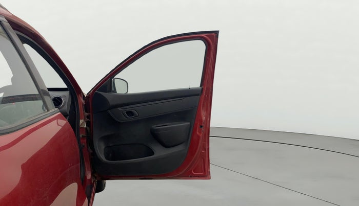 2017 Renault Kwid RXT 1.0 AMT, Petrol, Automatic, 38,949 km, RHS Front Door