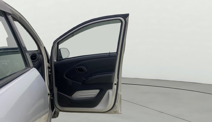 2017 Datsun Redi Go T (O), Petrol, Manual, 65,268 km, RHS Front Door