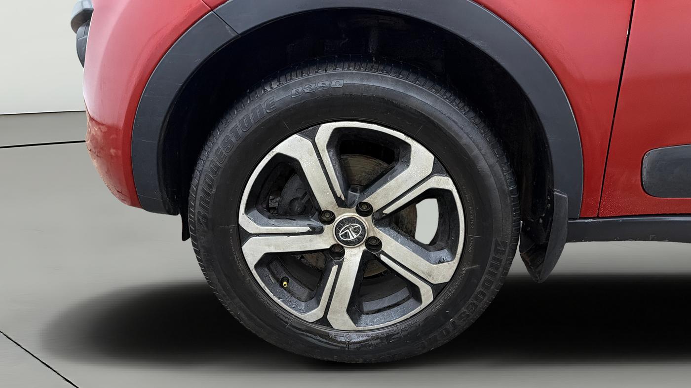 2018 Tata NEXON XM PETROL, CNG, Manual, 1,04,939 km, Left Front Wheel