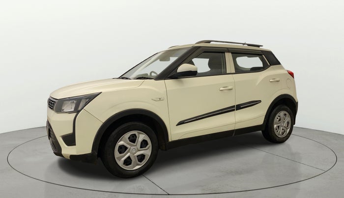 2020 Mahindra XUV300 W4 1.2 PETROL, Petrol, Manual, 61,281 km, Left Front Diagonal