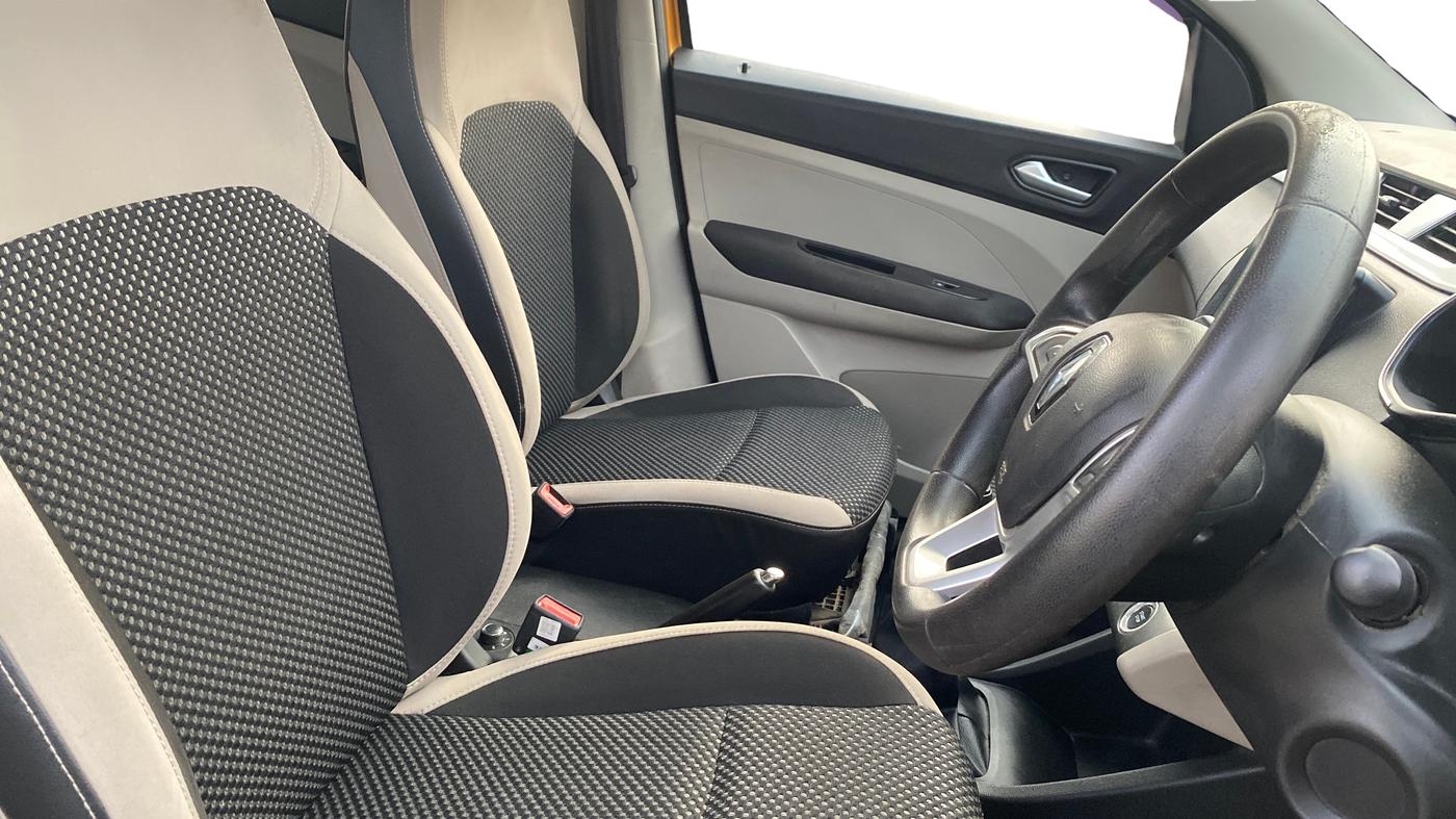 2019 Renault TRIBER RXZ, Petrol, Manual, 57,584 km, Right Side Front Door Cabin