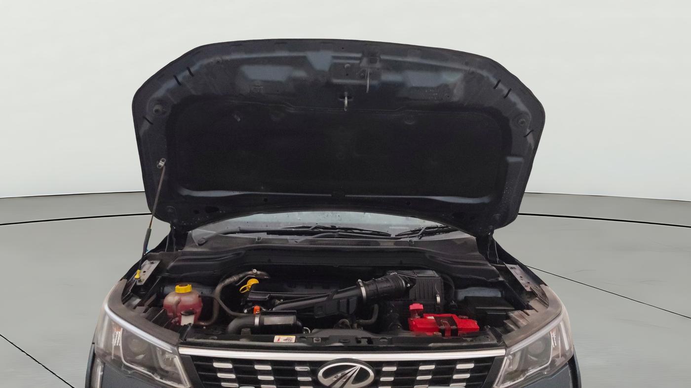 2021 Mahindra XUV300 W8 1.2 PETROL, Petrol, Manual, 53,989 km, Open Bonet