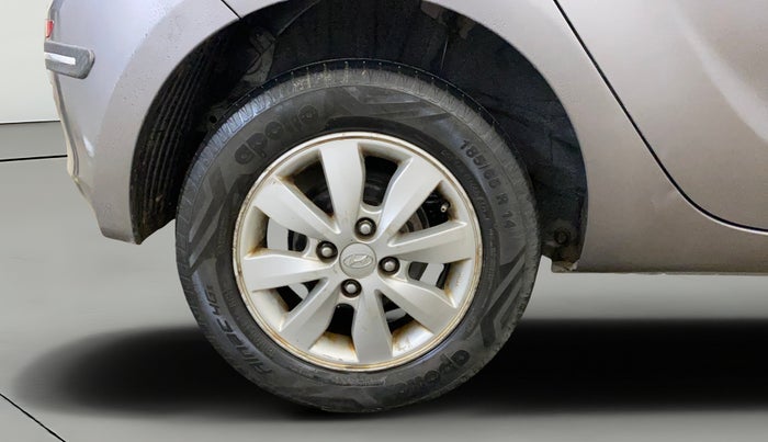 2012 Hyundai i20 SPORTZ 1.2, CNG, Manual, 1,20,834 km, Right Rear Wheel